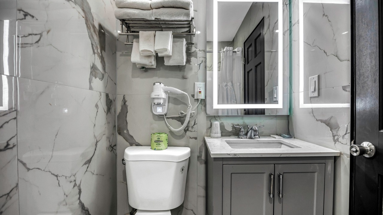 Photo of Bathroom in Rockfall