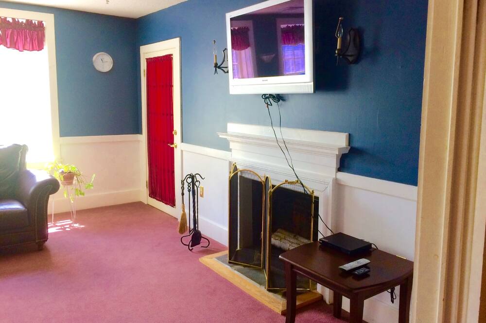 Photo of Livingroom in Francestown