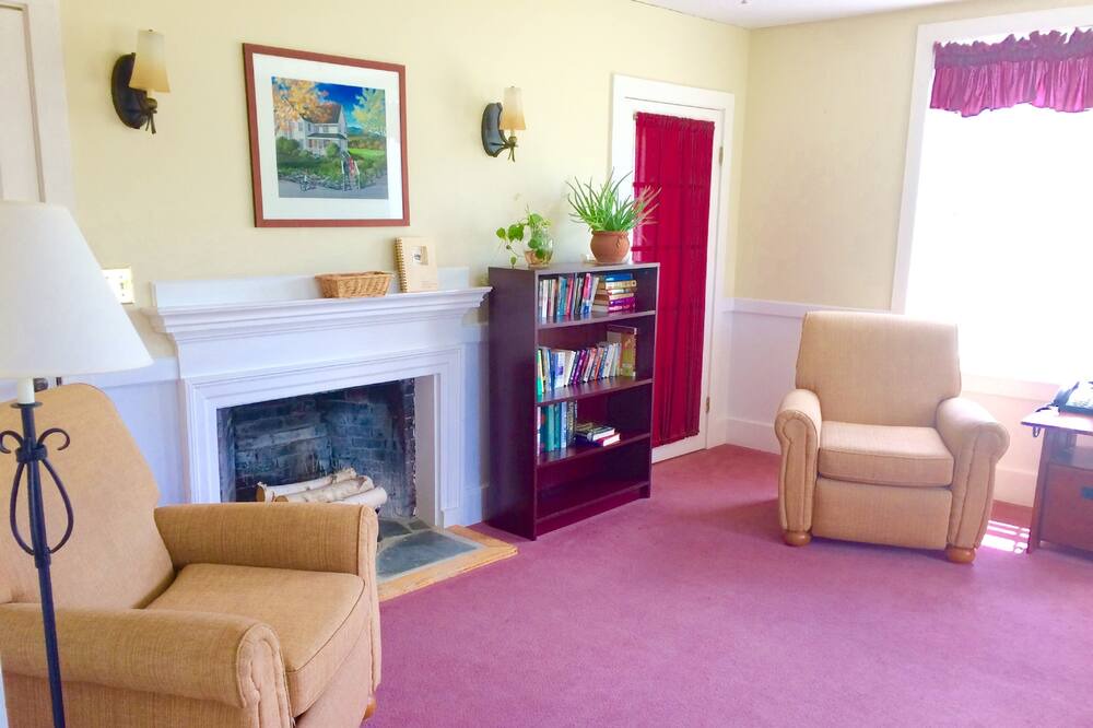 Photo of Livingroom in Francestown