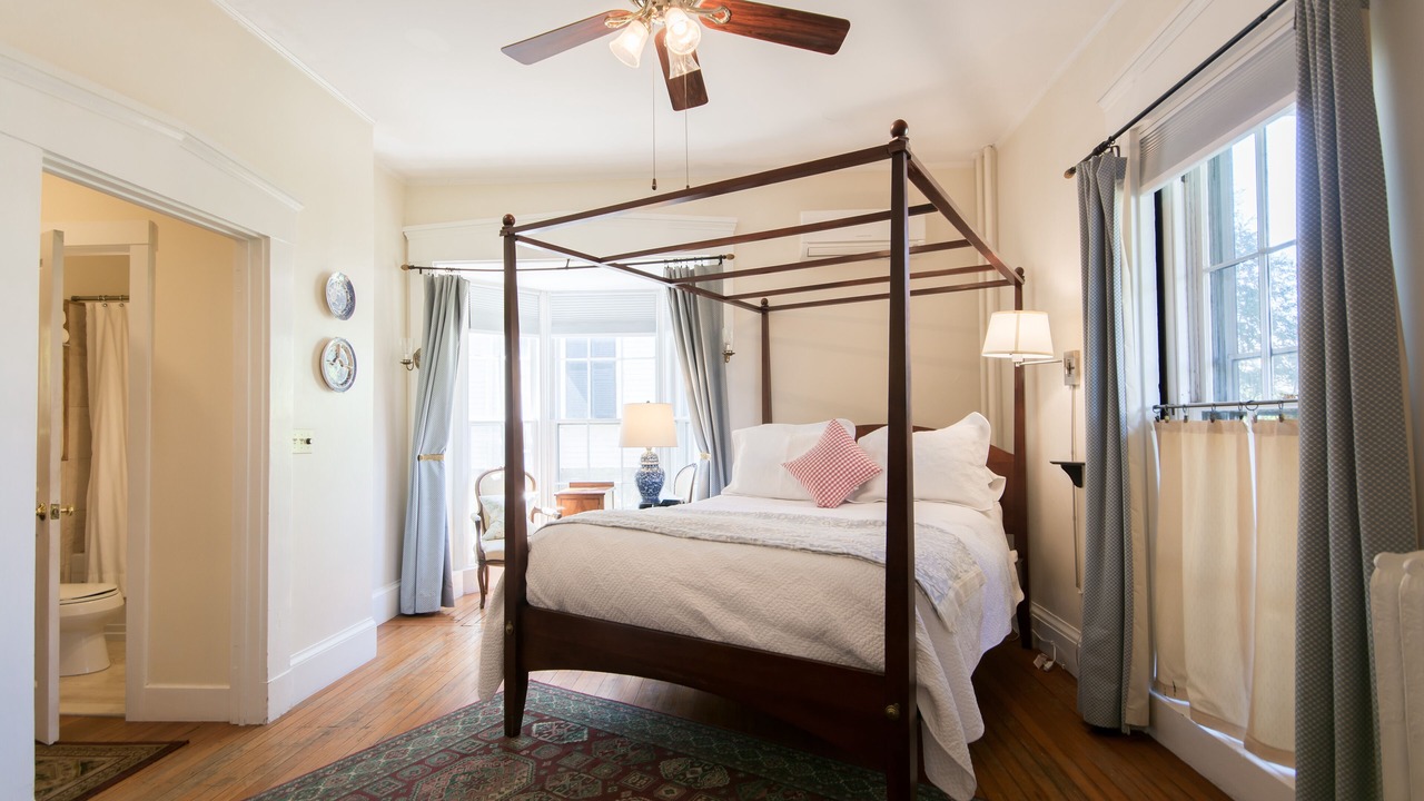 Photo of Bedroom in Top of the Hill