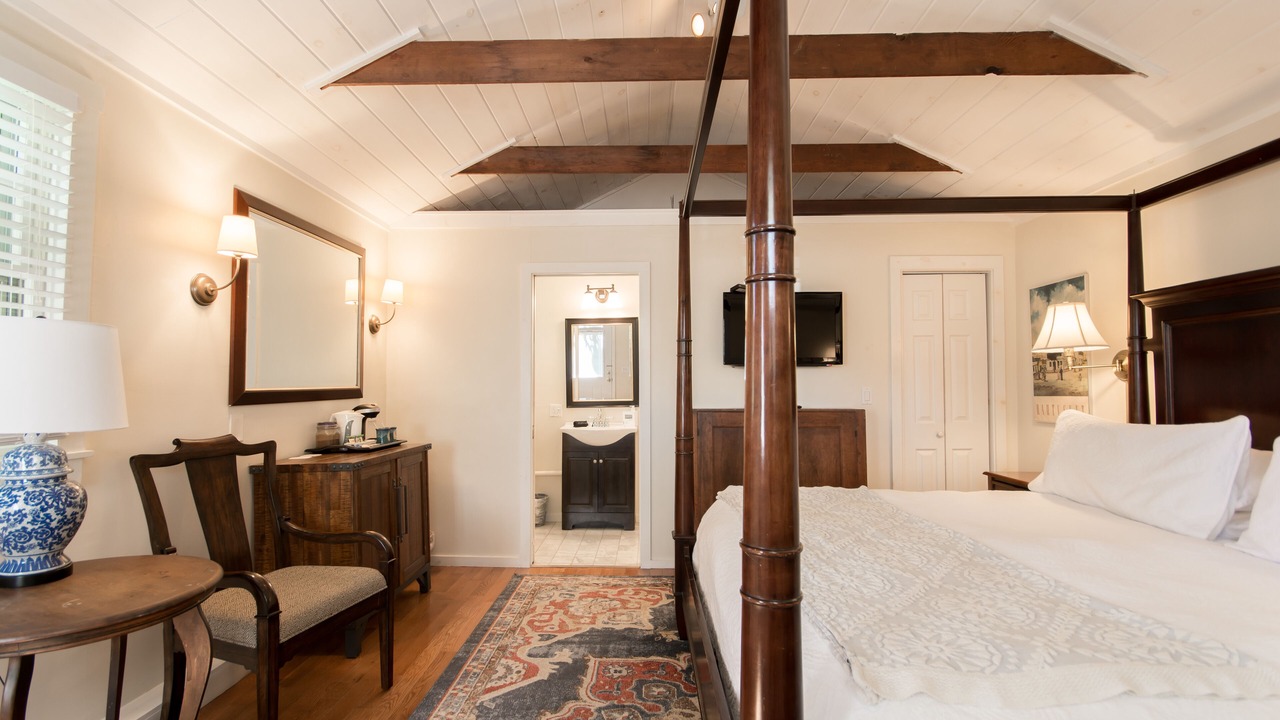 Photo of Bedroom in Top of the Hill