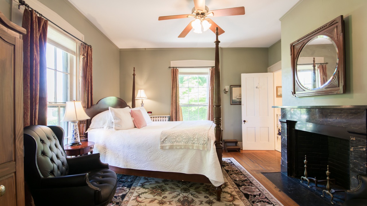 Photo of Bedroom in Top of the Hill