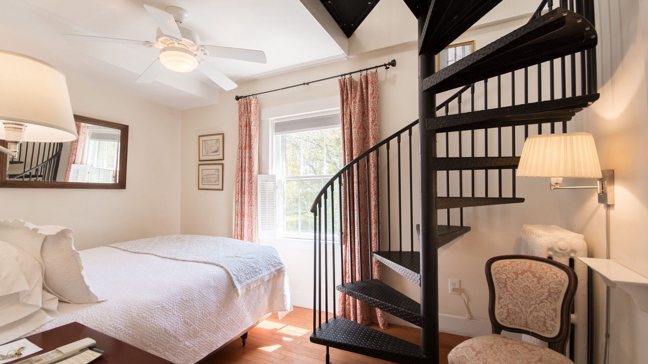 Photo of Bedroom in Top of the Hill