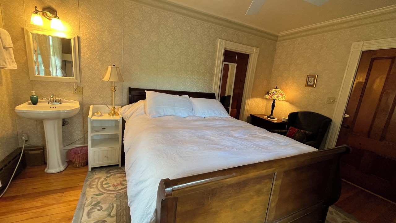 Photo of Bedroom in Ashland