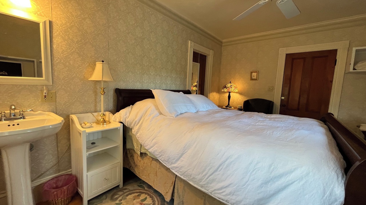 Photo of Bedroom in Ashland