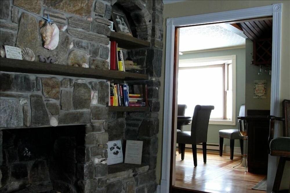Photo of Livingroom in Niantic