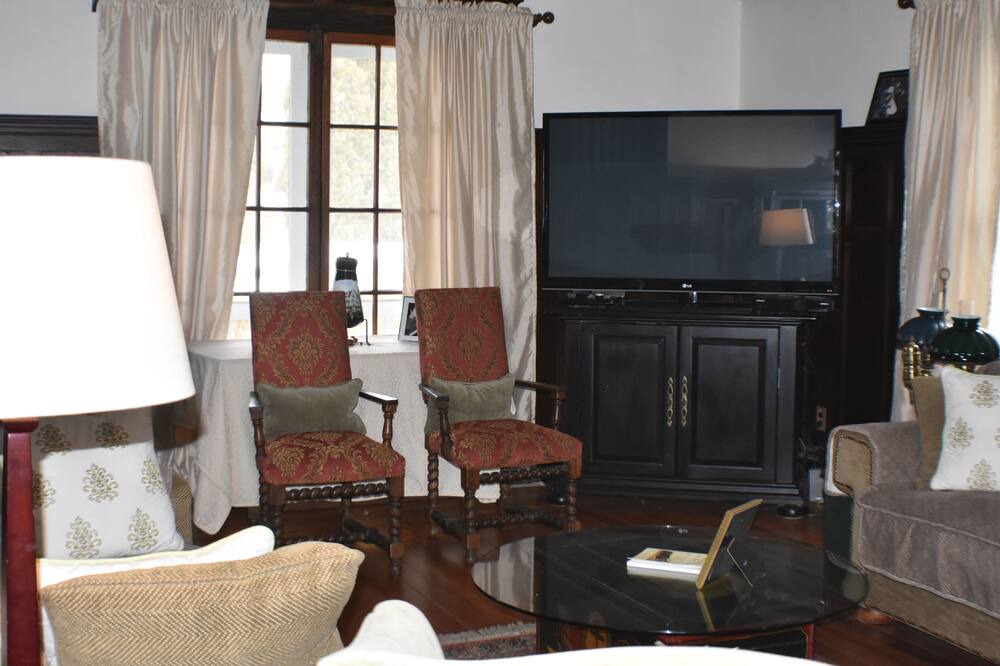 Photo of Livingroom in Woodmont