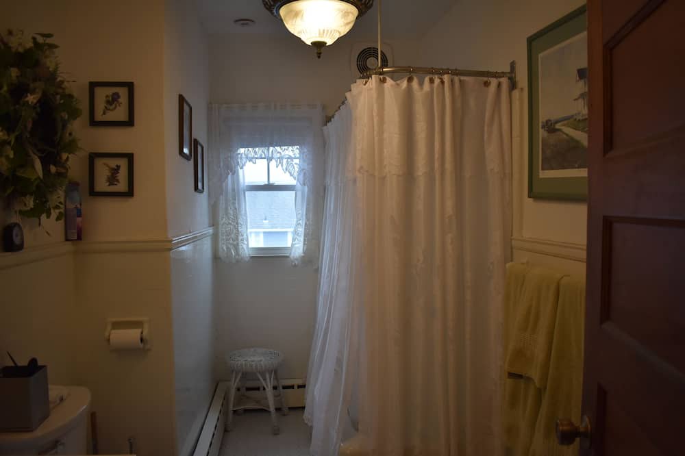 Photo of Bathroom in Woodmont
