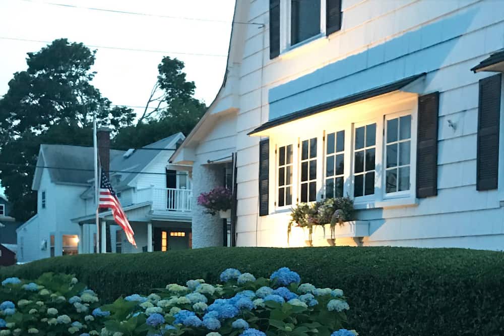 Photo of Outdoor in Woodmont