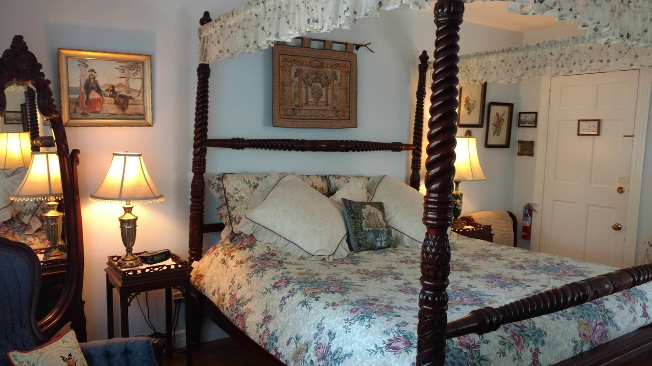 Photo of Bedroom in Top of the Hill