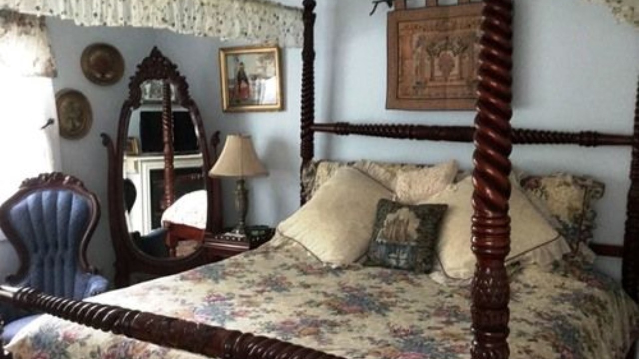 Photo of Bedroom in Top of the Hill