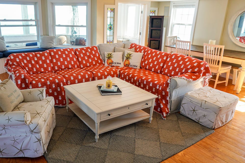 Photo of Livingroom in Green Harbor-Cedar Crest
