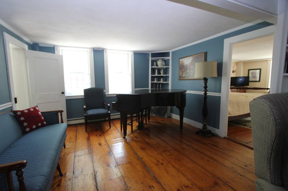 Photo of Livingroom in Barnstable