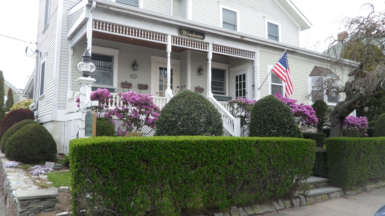 Photo of Outdoor in Off Broadway