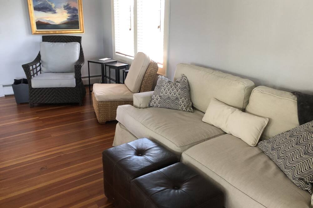 Photo of Livingroom in North Kingstown