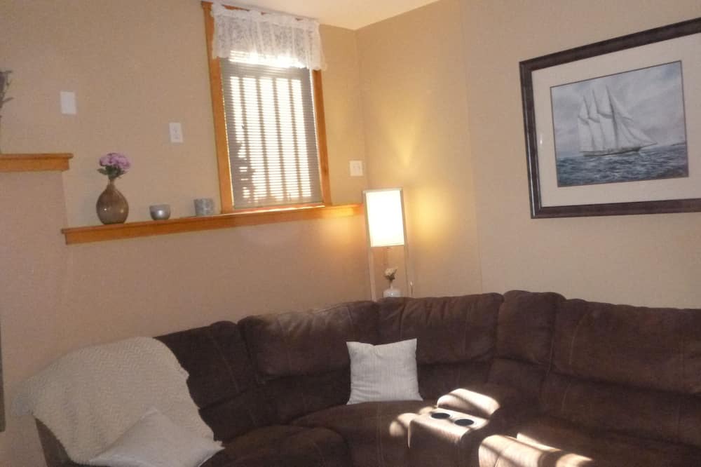 Photo of Livingroom in Tiverton