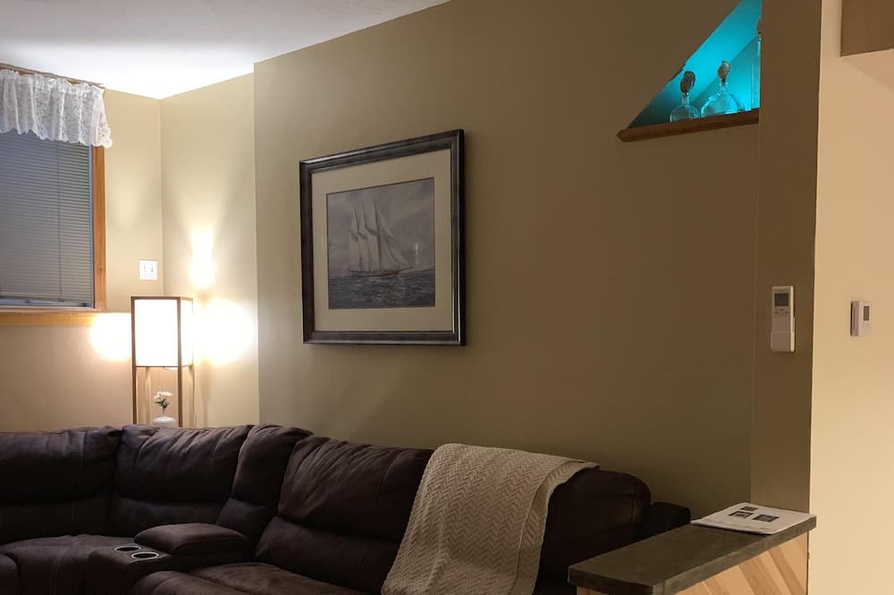 Photo of Livingroom in Tiverton