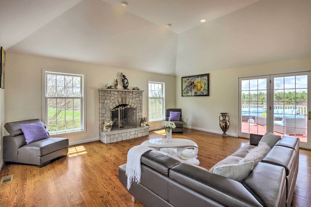 Photo of Livingroom in Goshen