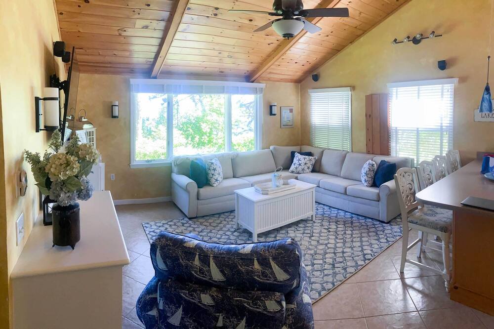 Photo of Livingroom in Mashpee