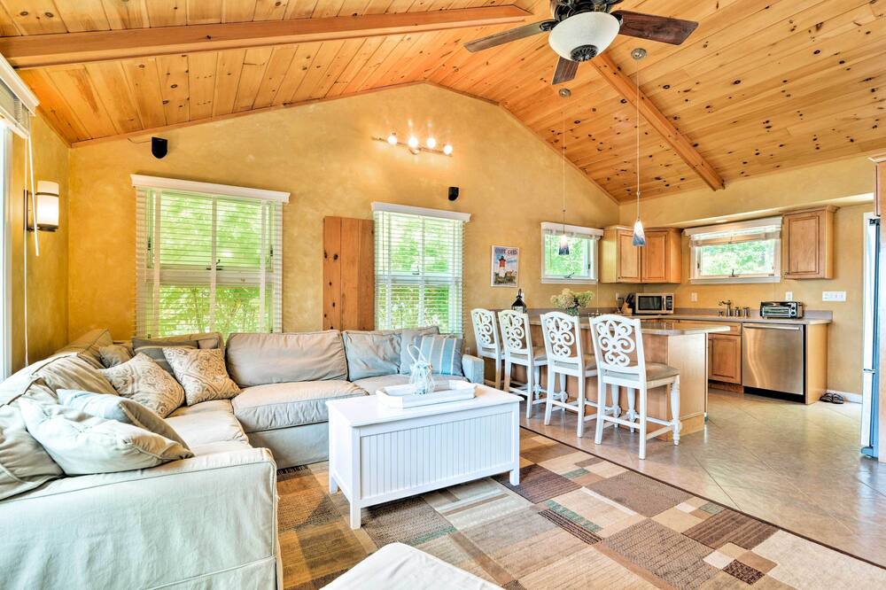 Photo of Livingroom in Mashpee