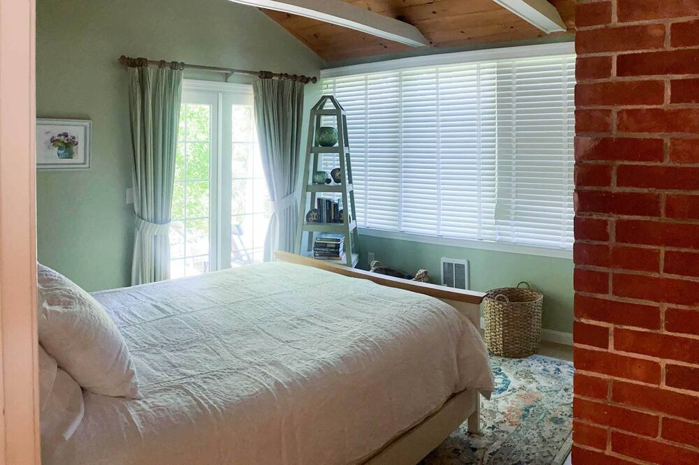 Photo of Bedroom in Mashpee