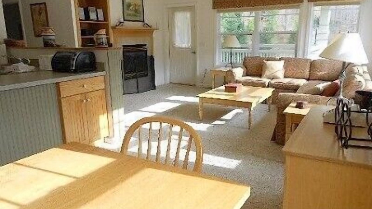 Photo of Livingroom in Jeffersonville