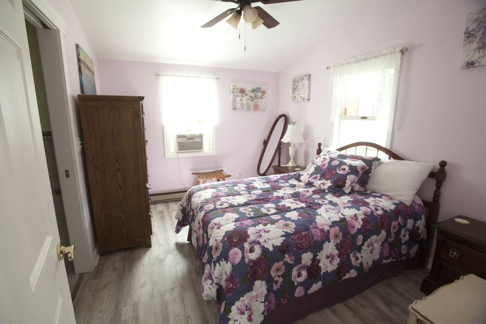 Photo of Bedroom in Town of Richmond