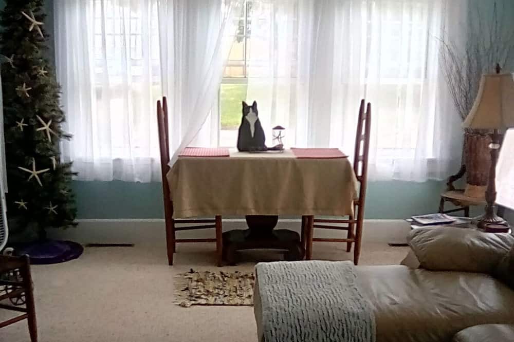 Photo of Livingroom in Hyannis
