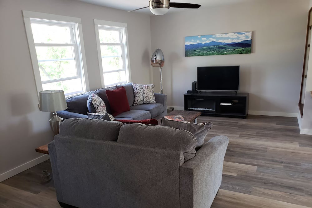Photo of Livingroom in Waterbury
