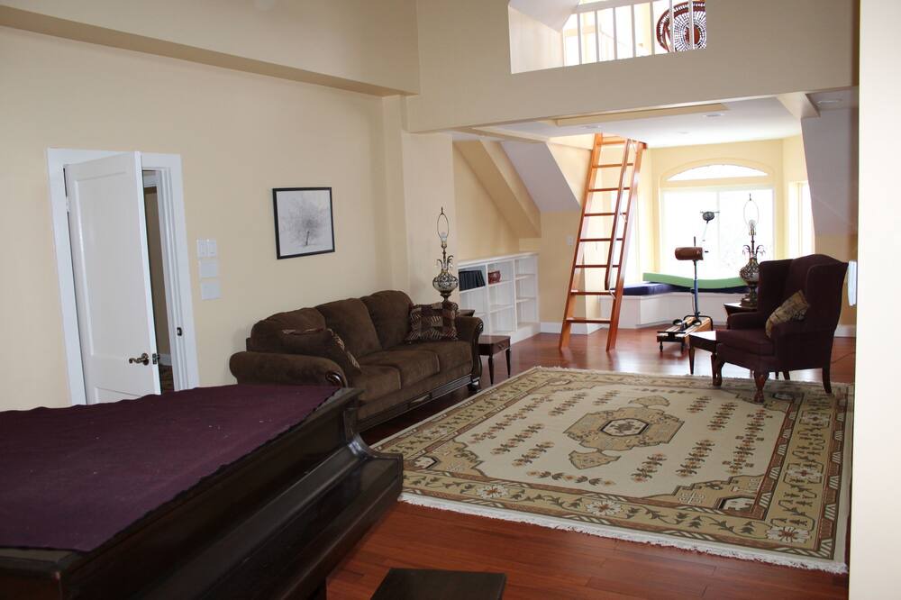 Photo of Livingroom in Lenox