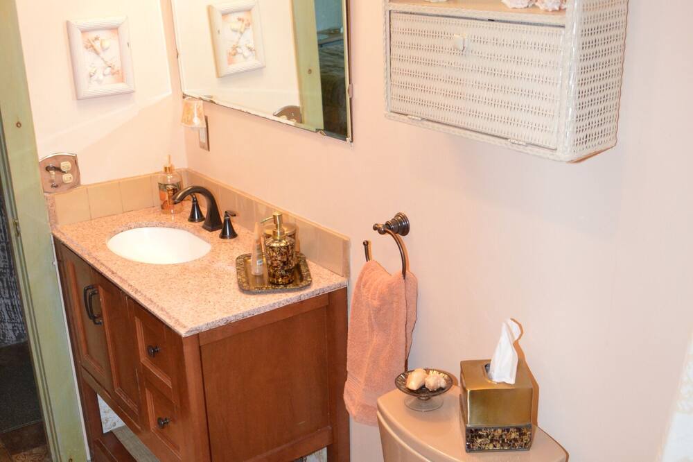 Photo of Bathroom in Eastward Look