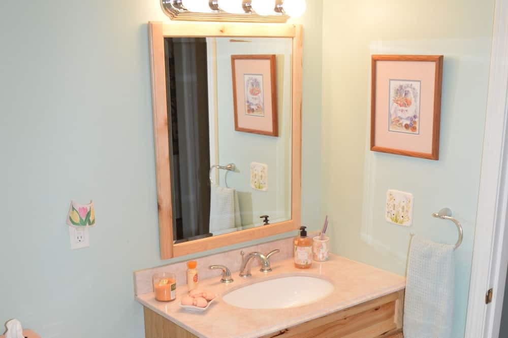 Photo of Bathroom in Eastward Look