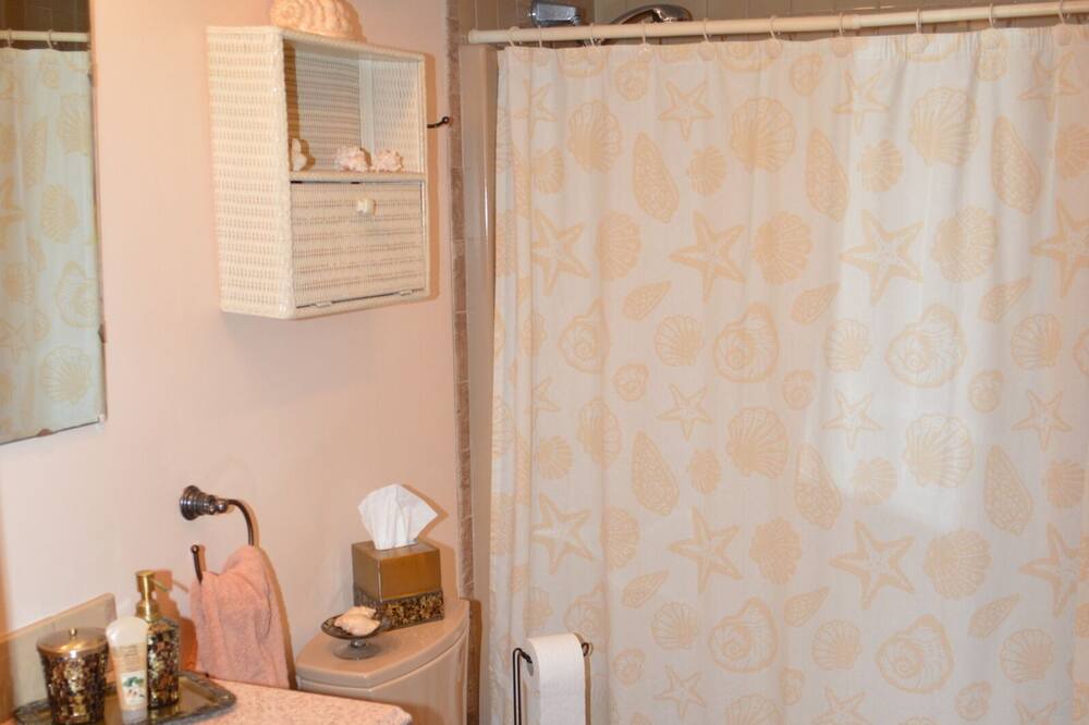 Photo of Bathroom in Eastward Look