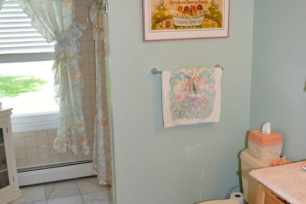 Photo of Bathroom in Eastward Look