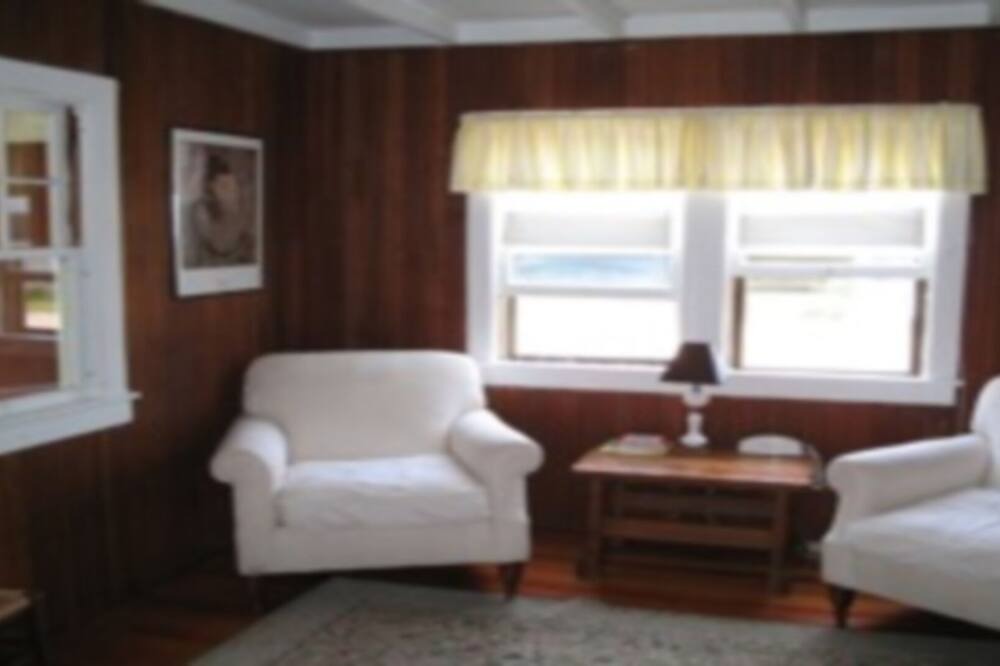 Photo of Livingroom in Charlestown