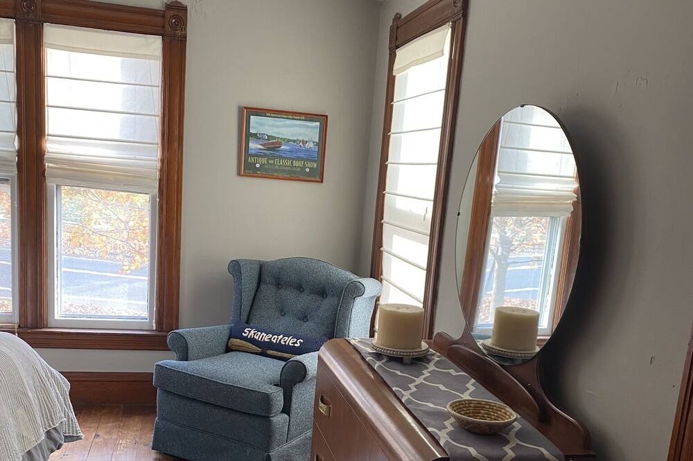 Photo of Bedroom in Skaneateles Historic District