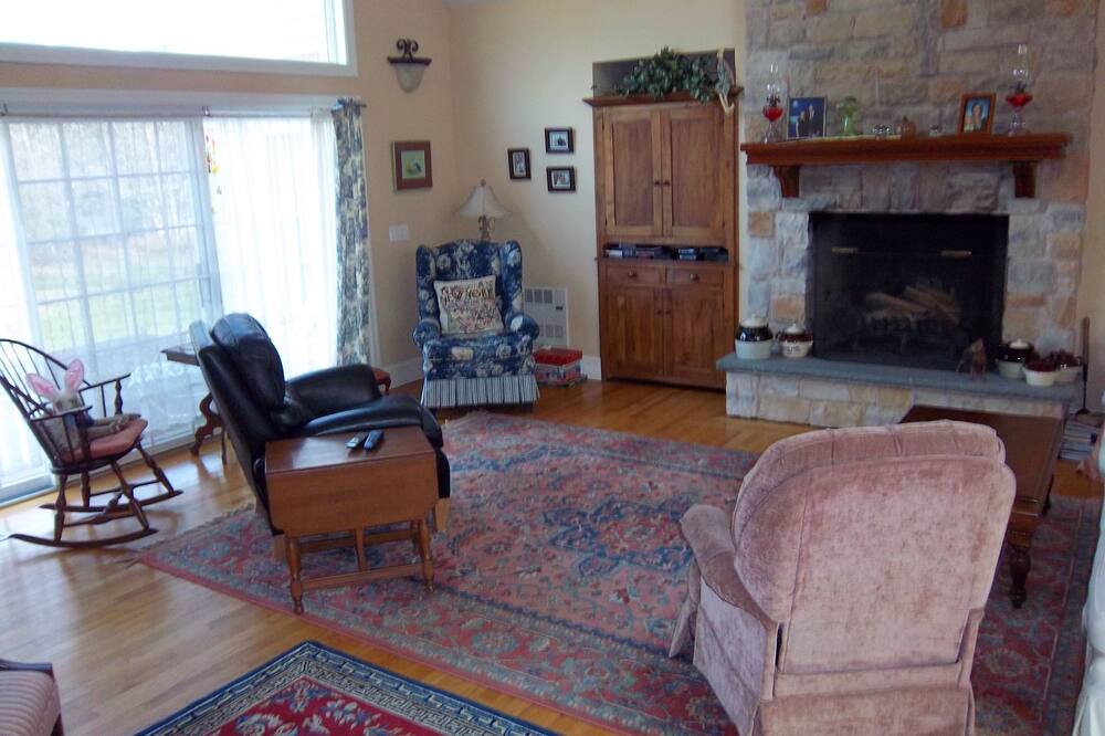 Photo of Livingroom in West Tisbury