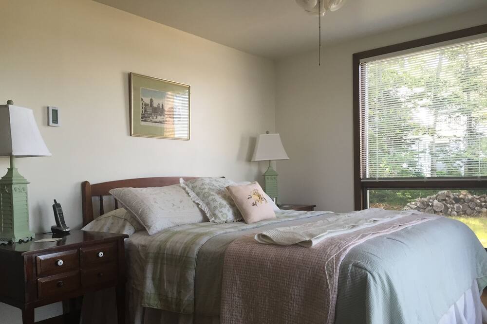 Photo of Bedroom in Mashpee Neck