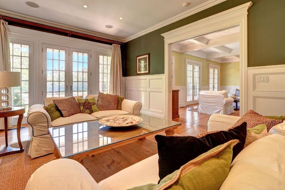 Photo of Livingroom in Bridgehampton
