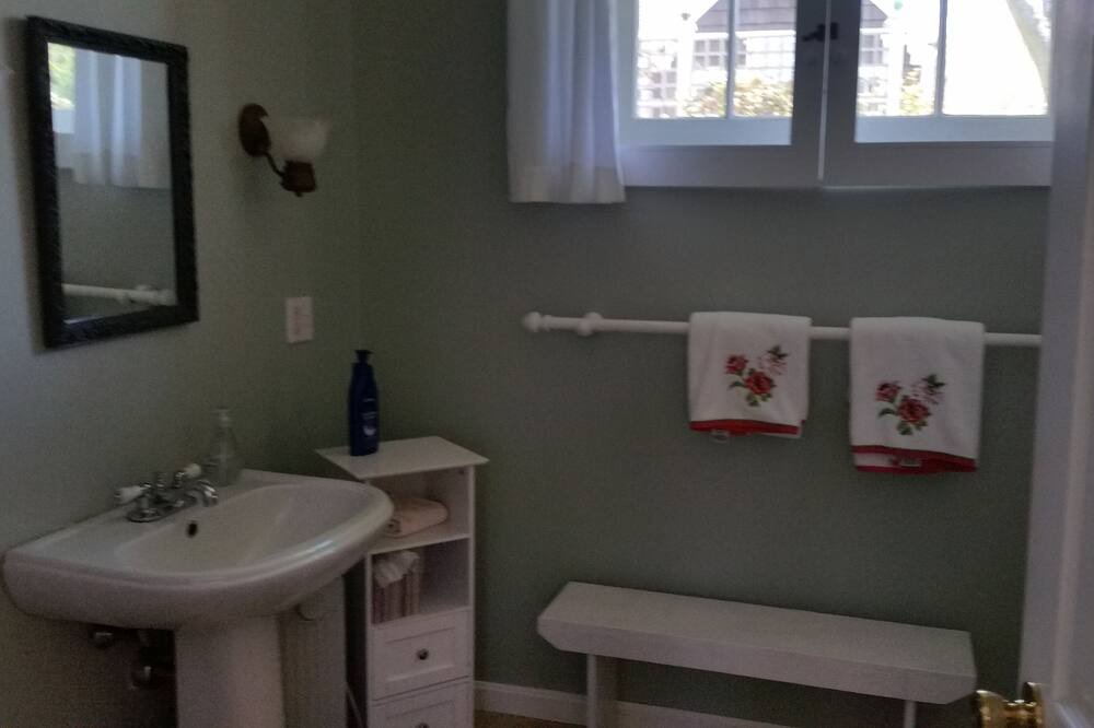 Photo of Bathroom in Fifth Ward