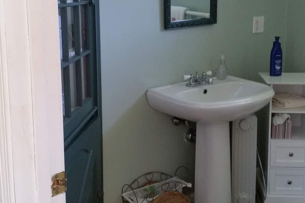 Photo of Bathroom in Fifth Ward