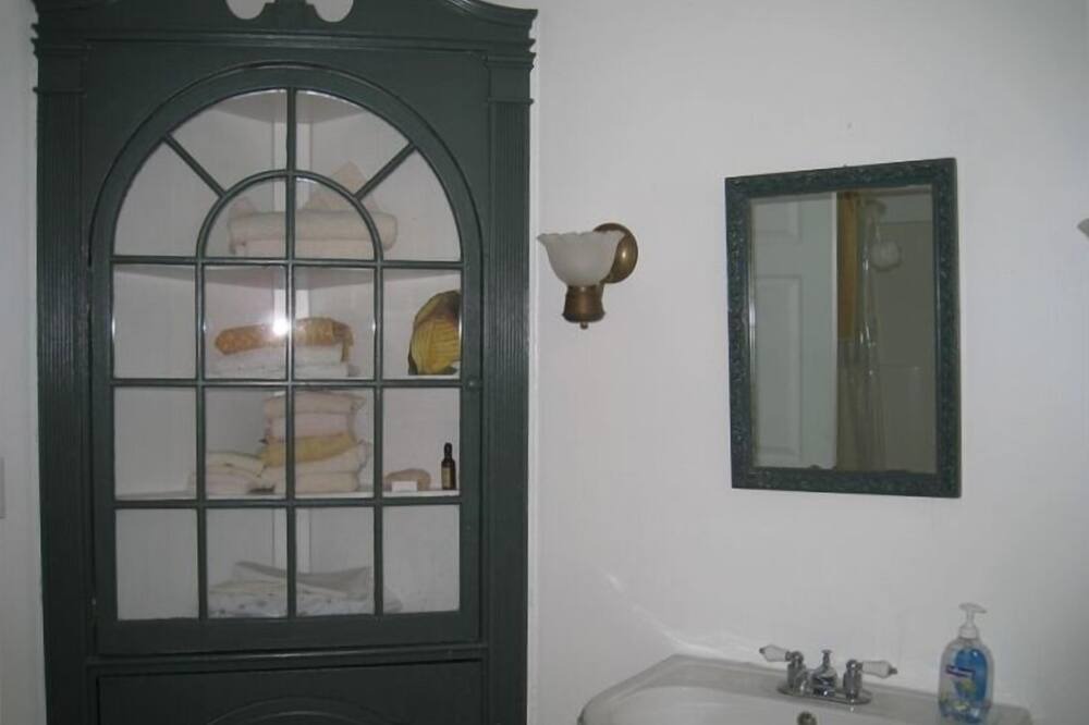 Photo of Bathroom in Fifth Ward