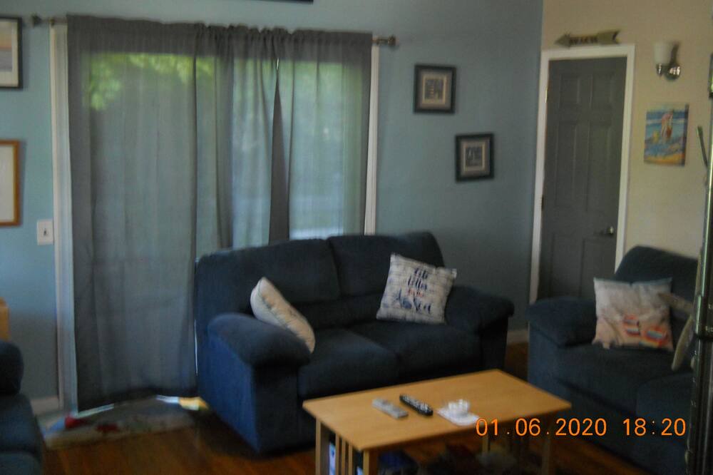 Photo of Livingroom in Misquamicut
