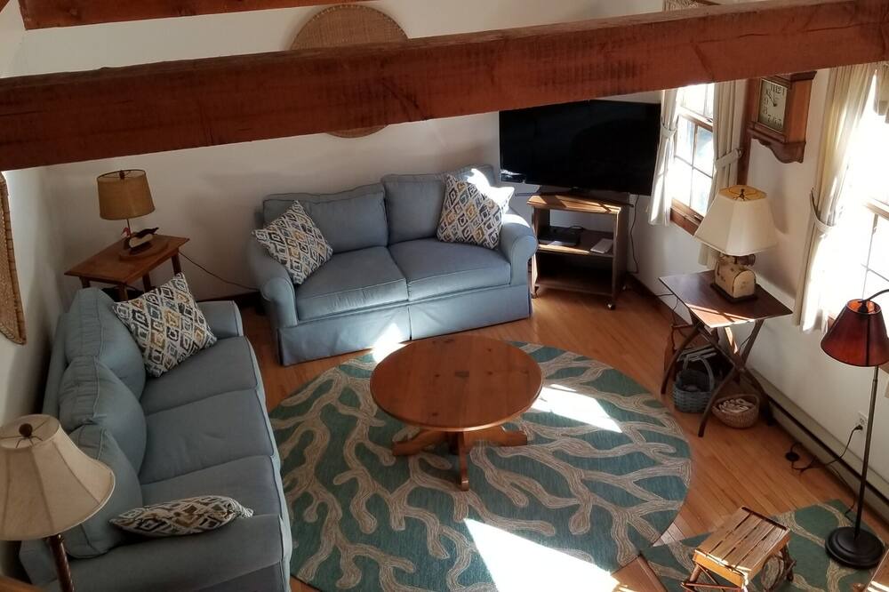Photo of Livingroom in West Tisbury