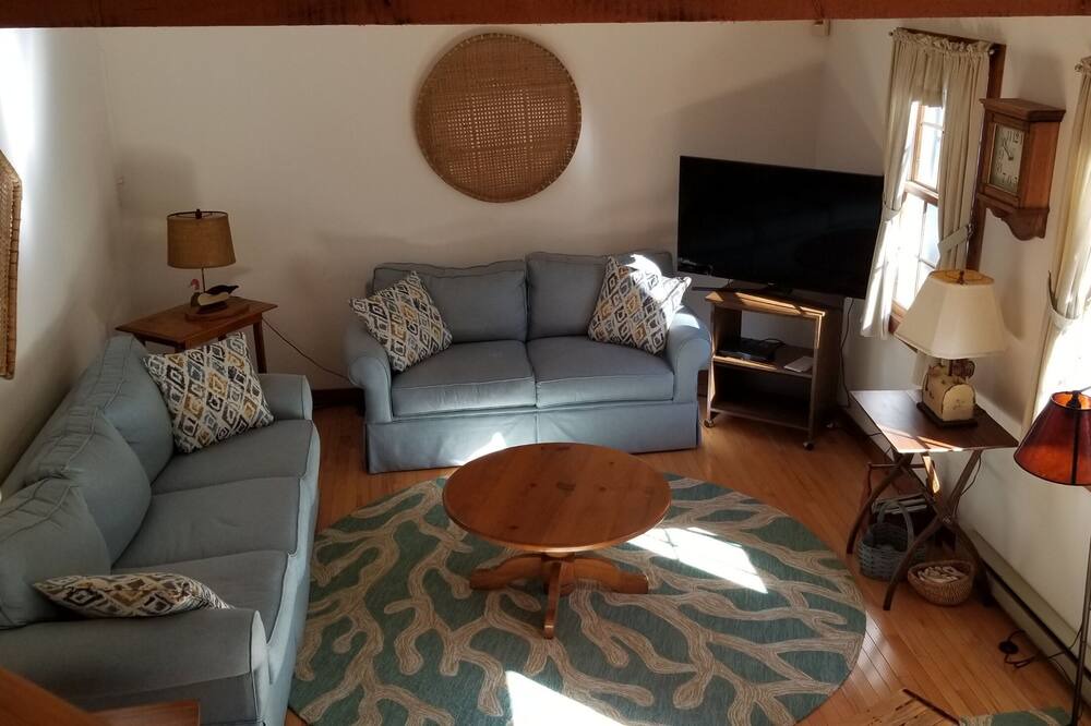 Photo of Livingroom in West Tisbury