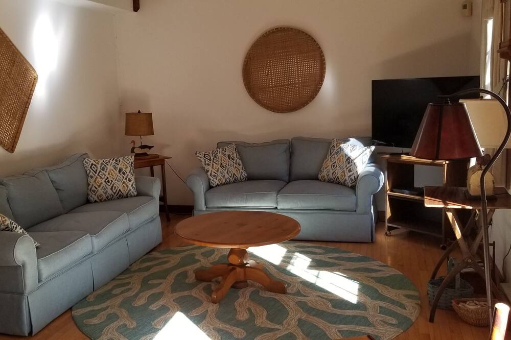 Photo of Livingroom in West Tisbury