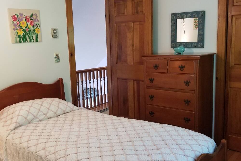 Photo of Bedroom in West Tisbury