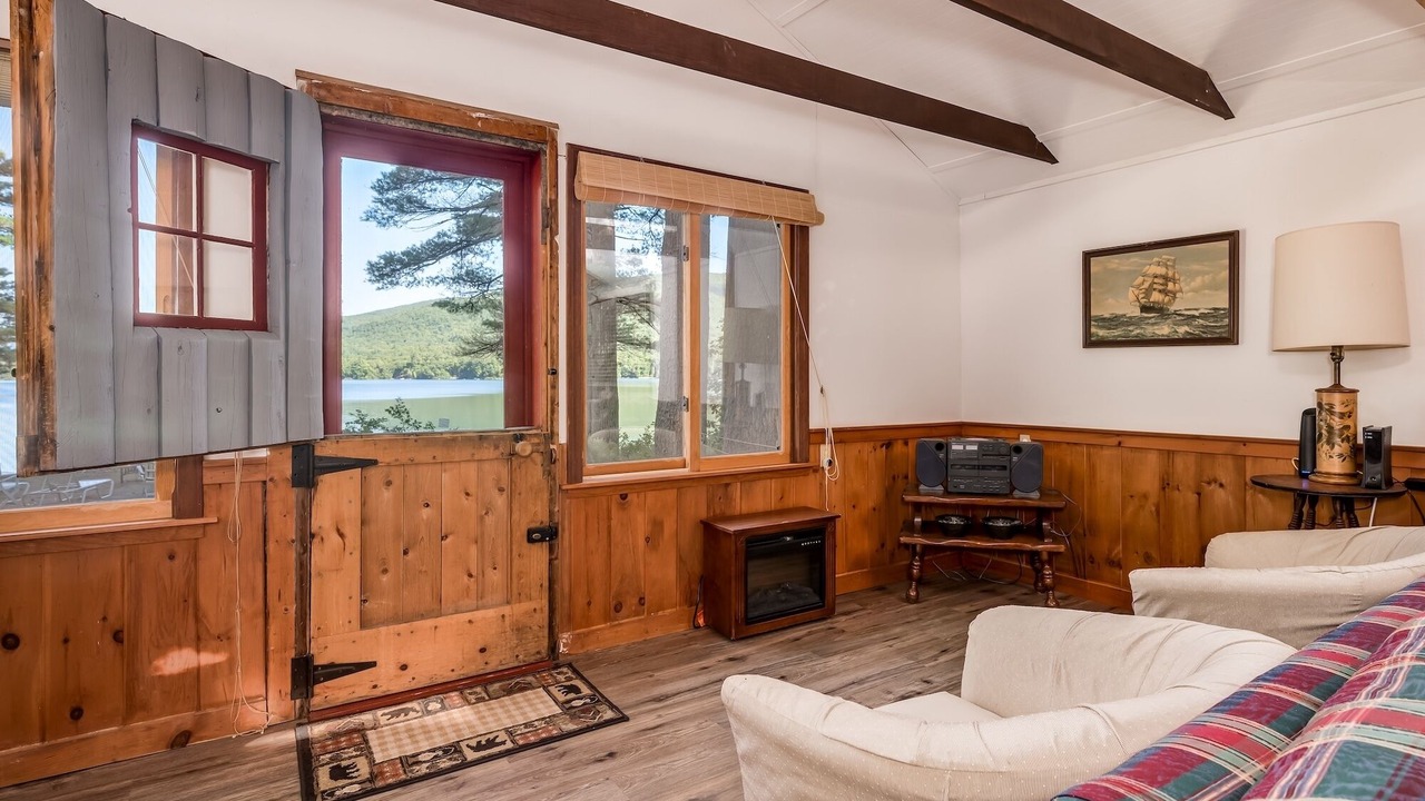 Photo of Livingroom in Moultonborough
