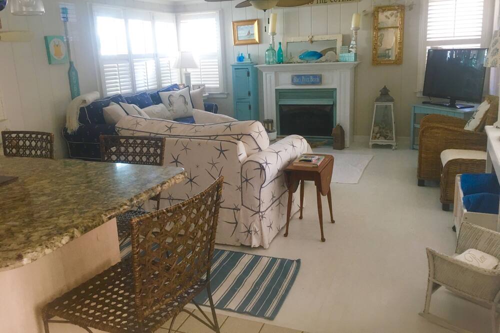 Photo of Livingroom in Niantic