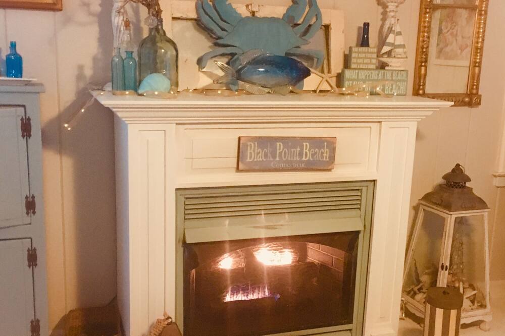 Photo of Livingroom in Niantic